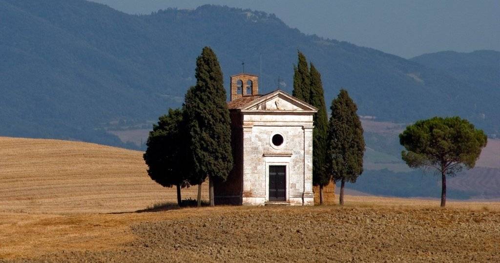 civico95-FIORI-CHIESA-consigli-03-Cappella-Vitaleta-Toscana